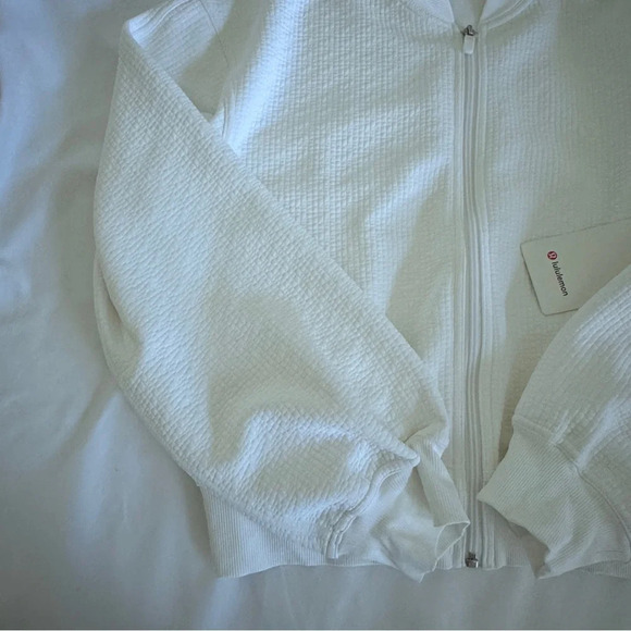 🆕🤍 Lululemon EU Exclusive Textured Zip Front Track Jacket - White - Picture 2 of 15
